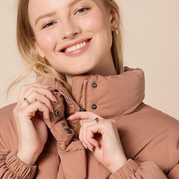 NWT Amazon Essentials Women's Cropped Puffer Jacket in Light Brown, Small - Picture 3 of 11